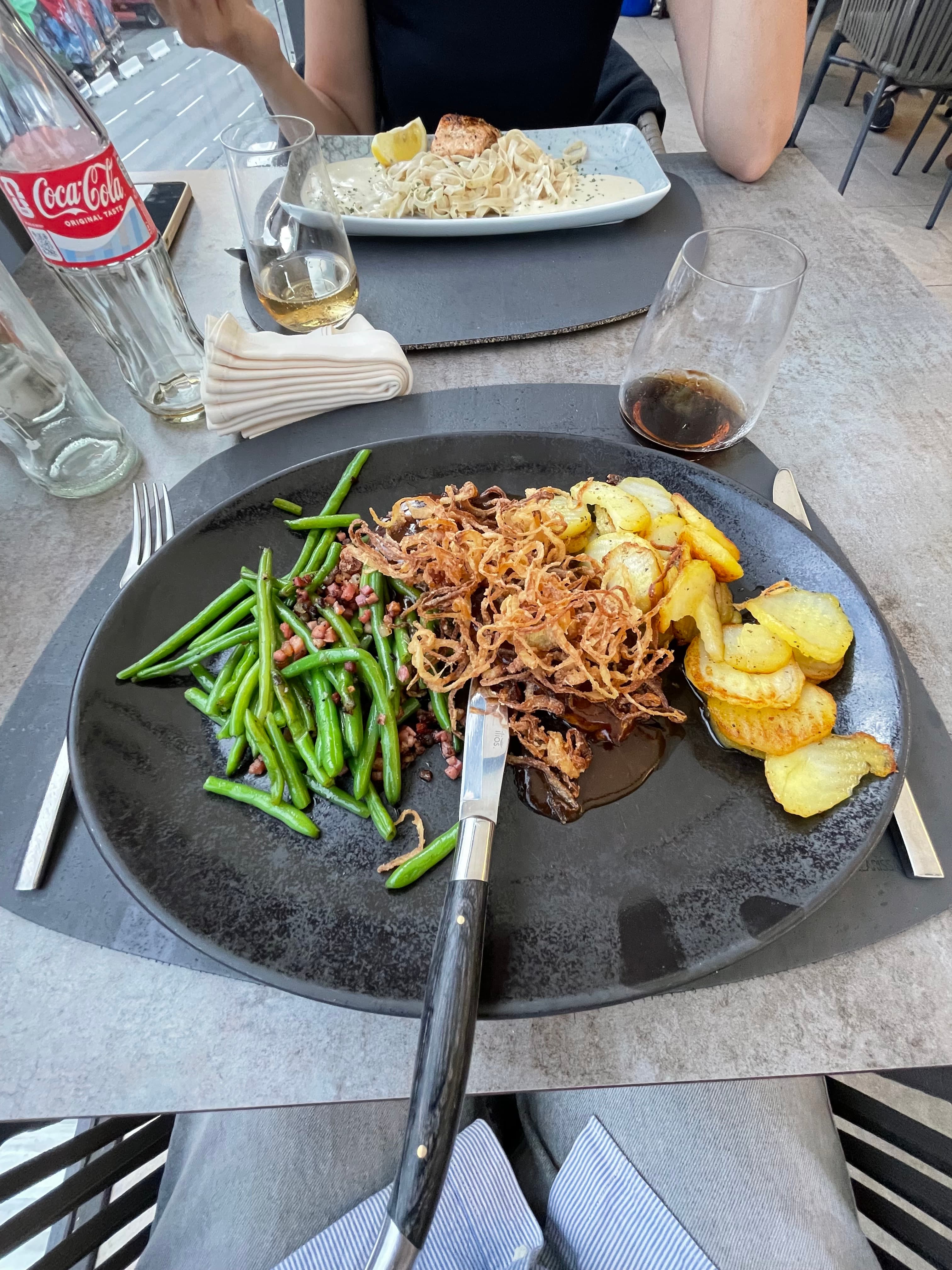 Restaurant bluthu